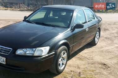Седан Toyota Camry 2000 в Житомире