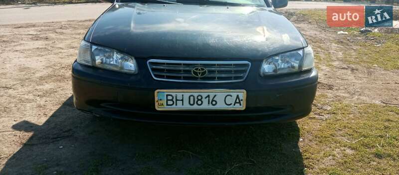 Седан Toyota Camry 2000 в Житомирі