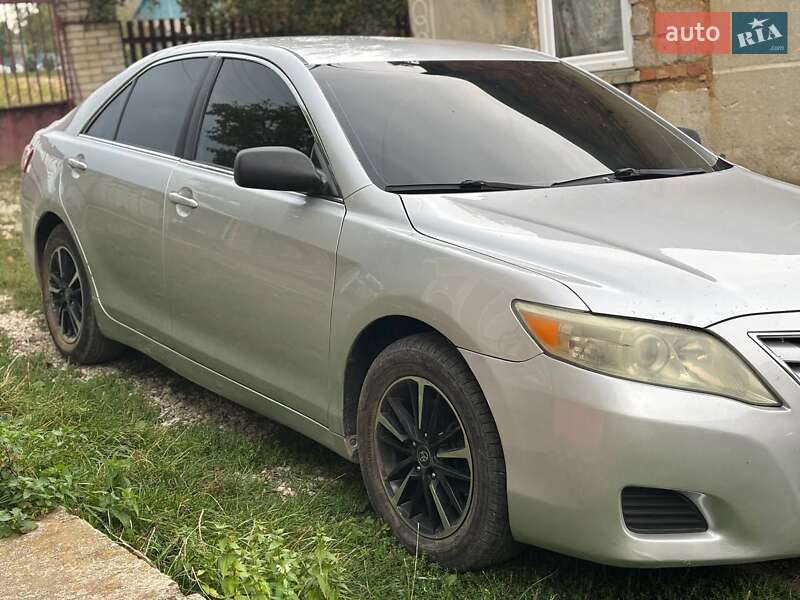 Седан Toyota Camry 2011 в Красной фото 5 Седан Toyota Camry 2011 в Красной