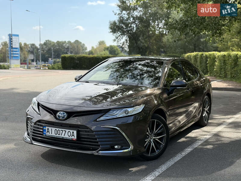Toyota Camry 2021