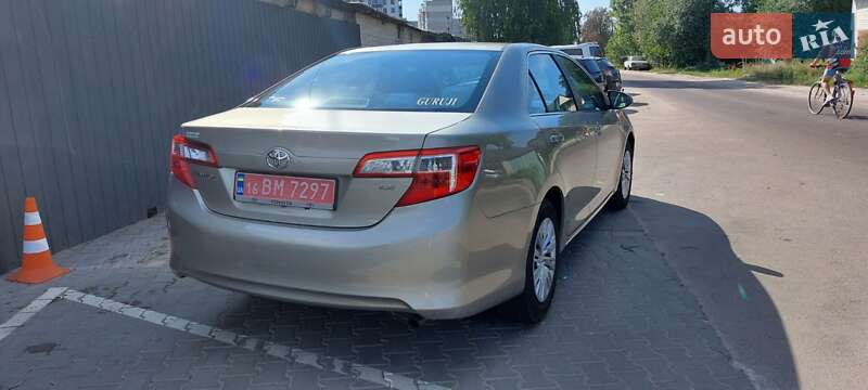 Седан Toyota Camry 2013 в Житомирі