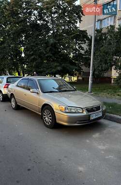 Седан Toyota Camry 2001 в Киеве