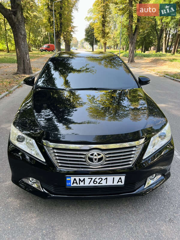 Седан Toyota Camry 2014 в Черновцах