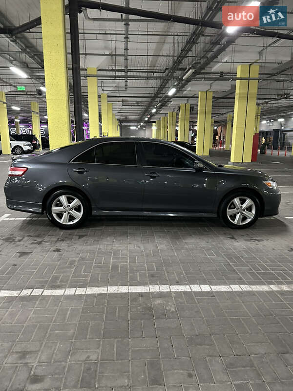 Седан Toyota Camry 2009 в Києві