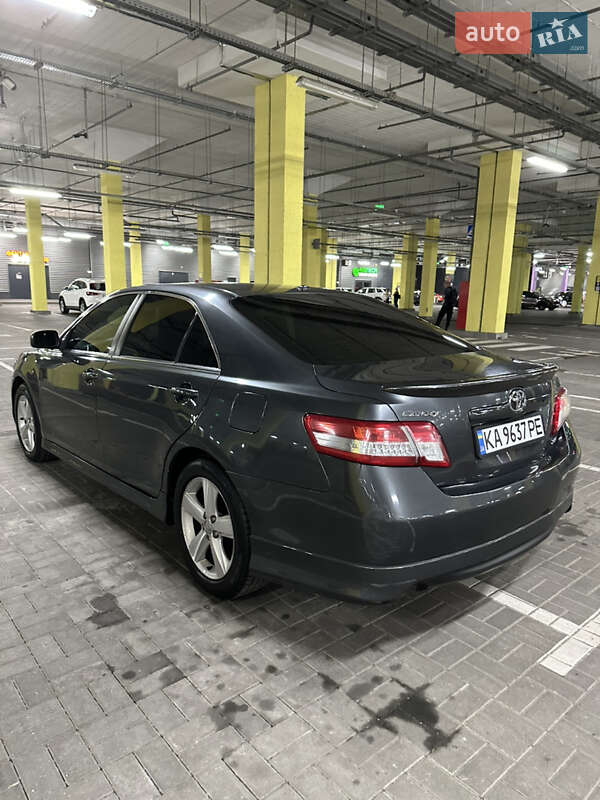 Седан Toyota Camry 2009 в Києві