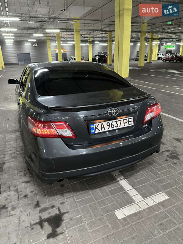 Седан Toyota Camry 2009 в Києві