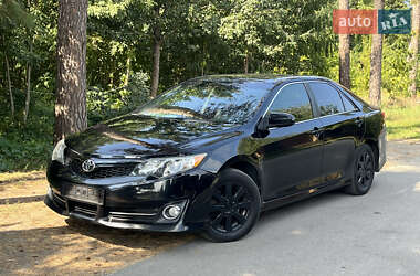 Седан Toyota Camry 2014 в Киеве