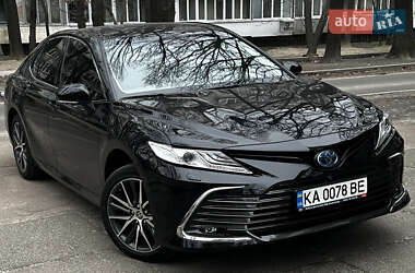 Седан Toyota Camry 2023 в Киеве