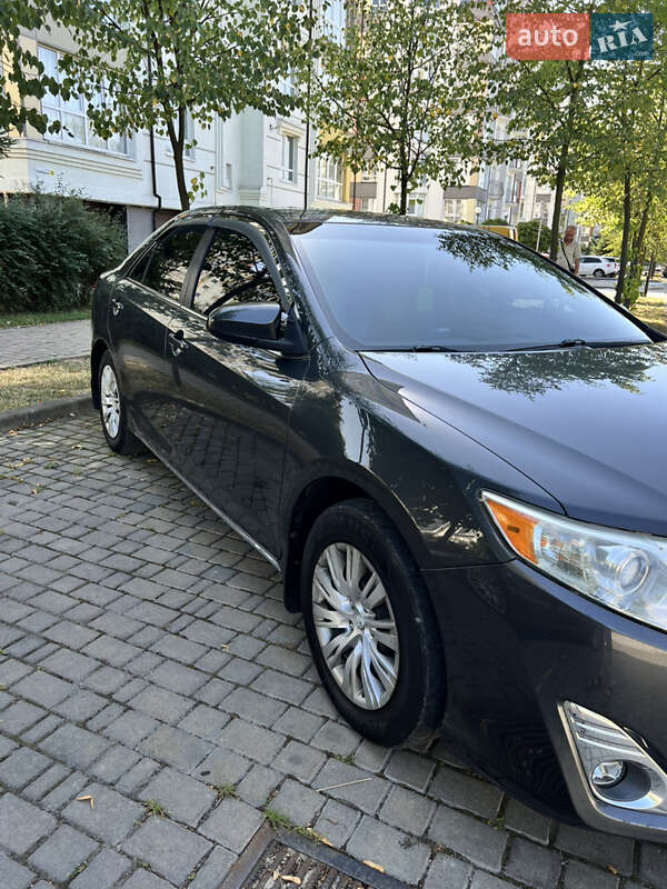 Седан Toyota Camry 2011 в Івано-Франківську