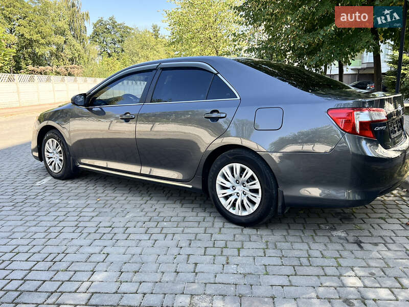 Седан Toyota Camry 2011 в Івано-Франківську