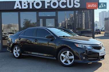 Седан Toyota Camry 2014 в Києві