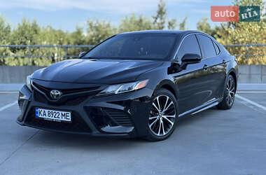 Седан Toyota Camry 2019 в Києві