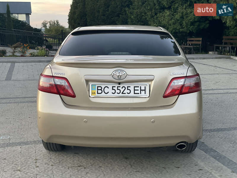 Седан Toyota Camry 2009 в Самборі