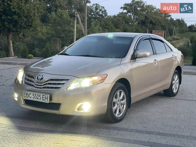 Седан Toyota Camry 2009 в Самборі