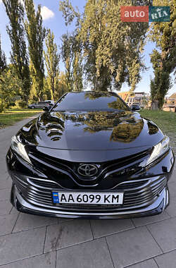 Седан Toyota Camry 2018 в Києві