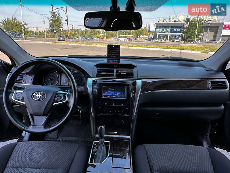 Седан Toyota Camry 2016 в Кривом Роге