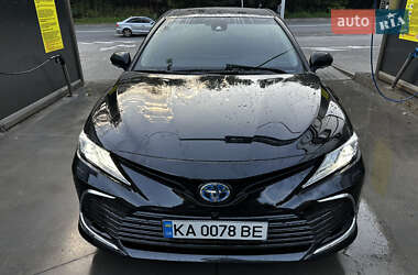 Седан Toyota Camry 2023 в 