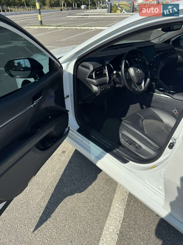 Седан Toyota Camry 2021 в Киеве