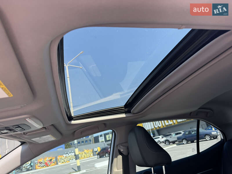 Седан Toyota Camry 2021 в Киеве