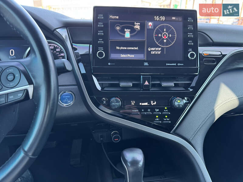 Седан Toyota Camry 2021 в Киеве