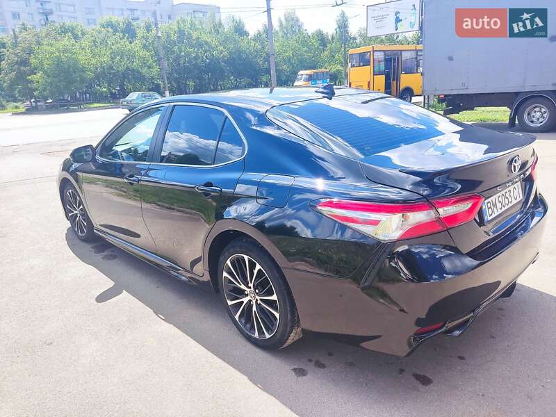 Седан Toyota Camry 2019 в Сумах