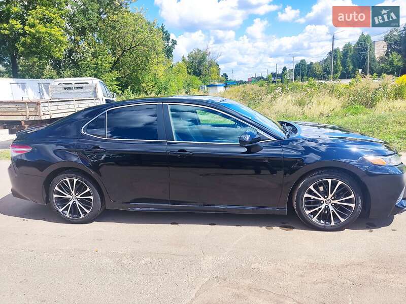 Седан Toyota Camry 2019 в Сумах