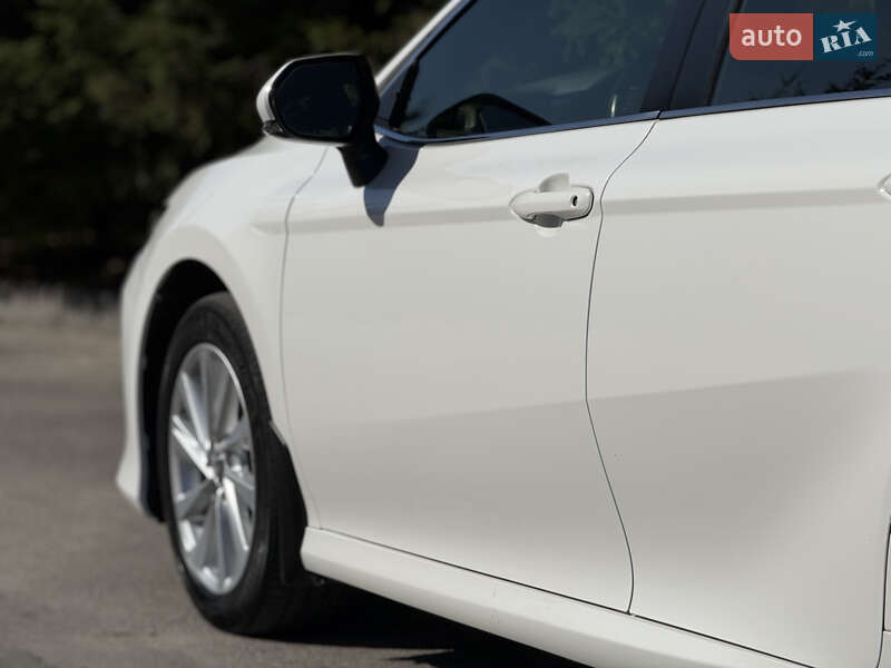 Седан Toyota Camry 2021 в Тернополе