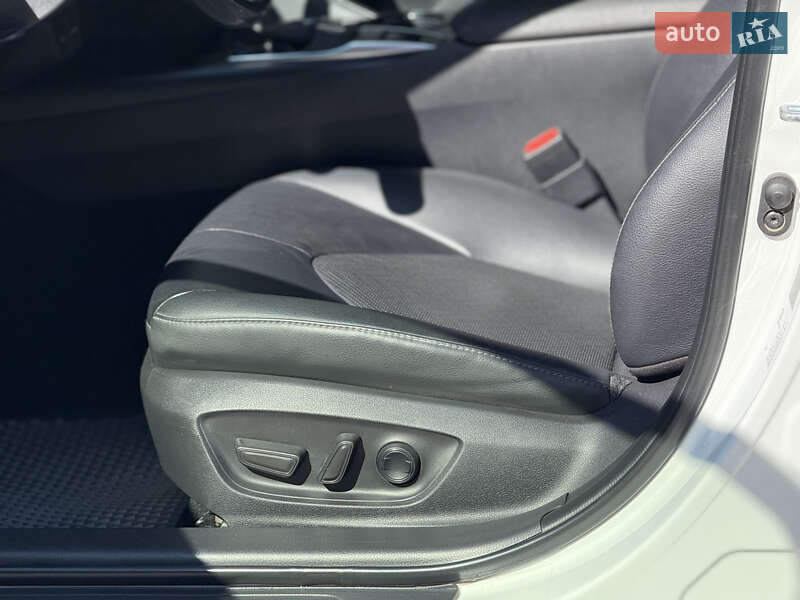 Седан Toyota Camry 2021 в Тернополе