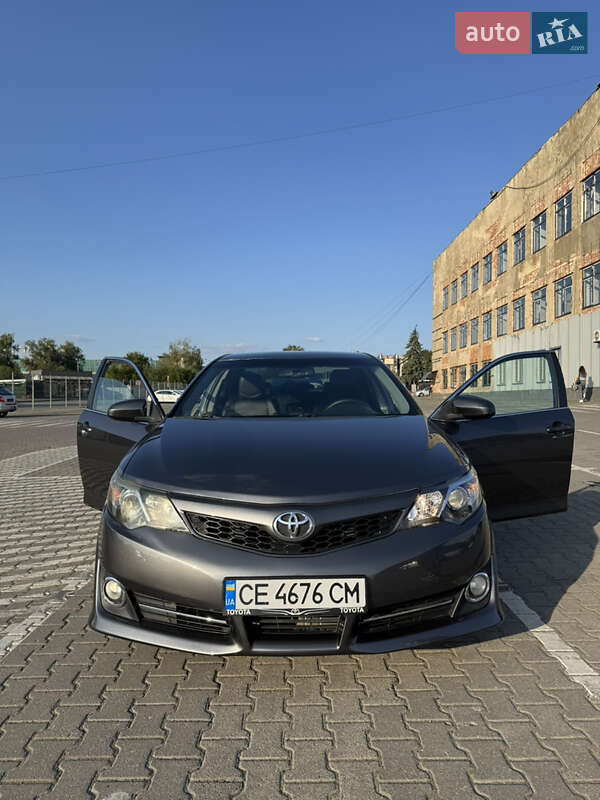 Седан Toyota Camry 2013 в Черновцах