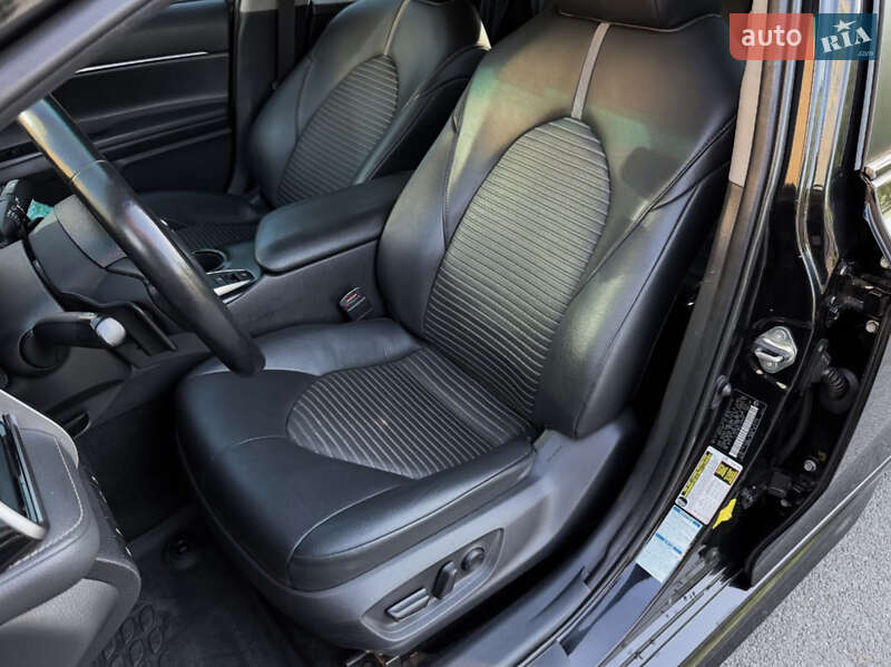 Седан Toyota Camry 2020 в Дніпрі