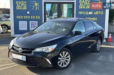 Седан Toyota Camry 2016 в Киеве