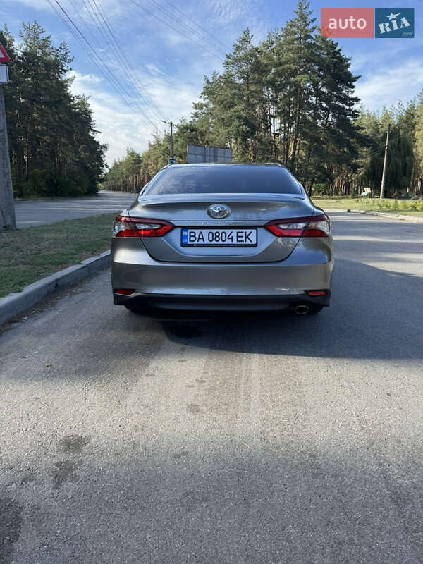 Седан Toyota Camry 2021 в Кропивницком