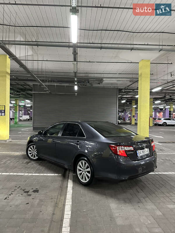 Седан Toyota Camry 2015 в Львове