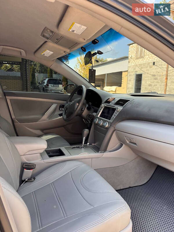 Седан Toyota Camry 2008 в Славянске