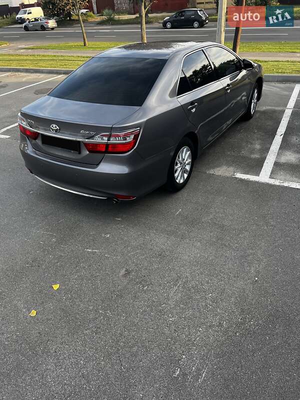 Седан Toyota Camry 2016 в Києві
