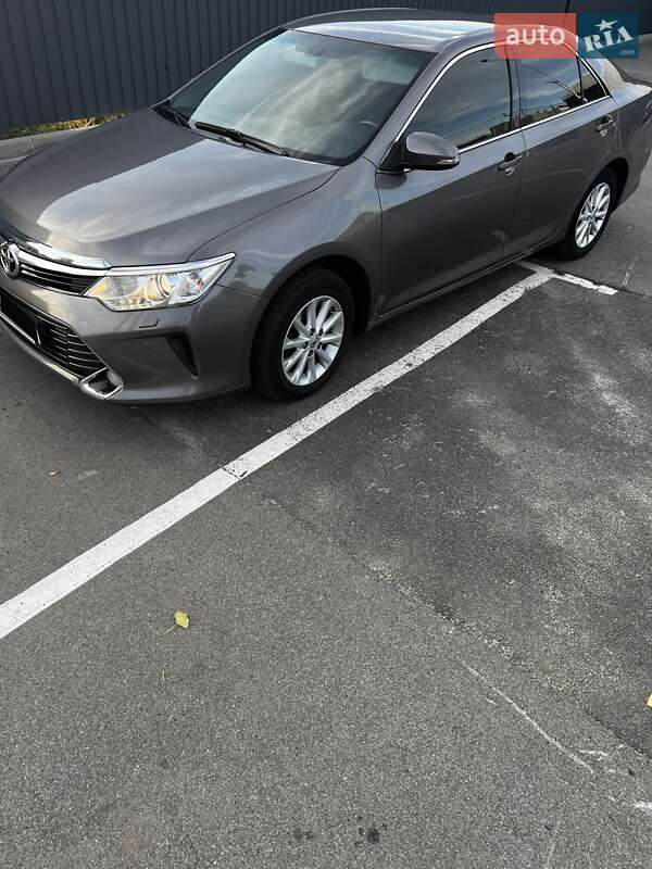 Седан Toyota Camry 2016 в Києві