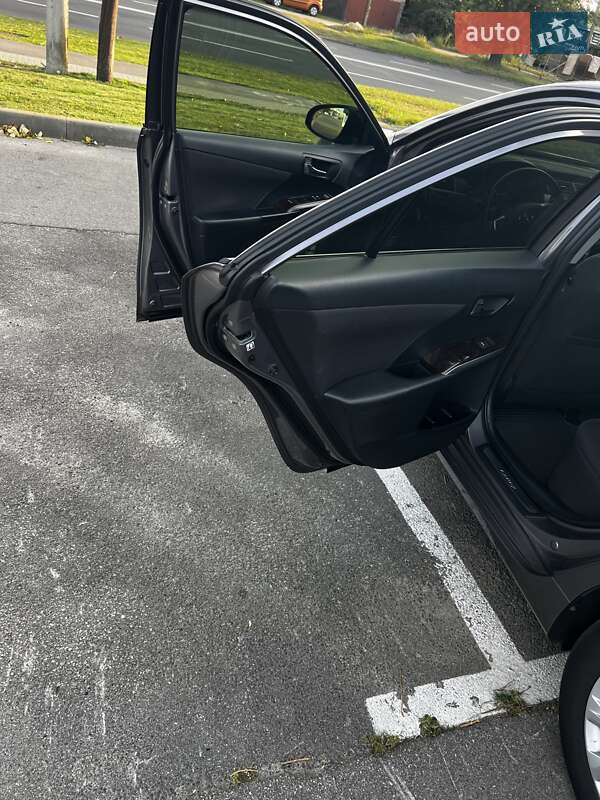 Седан Toyota Camry 2016 в Києві