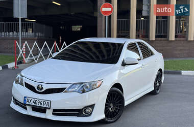 Седан Toyota Camry 2012 в Харькове