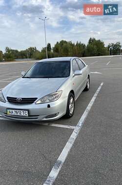 Седан Toyota Camry 2004 в Киеве