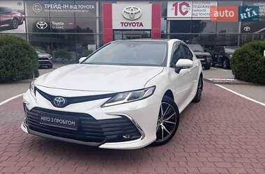 Седан Toyota Camry 2023 в Хмельницком