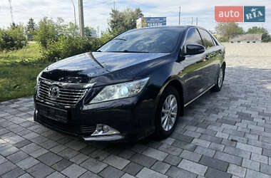 Седан Toyota Camry 2012 в Староконстантинове
