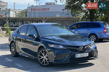 Седан Toyota Camry 2021 в 