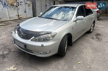 Седан Toyota Camry 2004 в Киеве