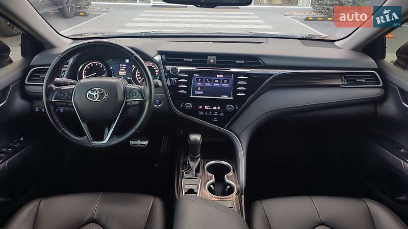 Седан Toyota Camry 2020 в Киеве