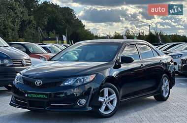 Седан Toyota Camry 2013 в Киеве