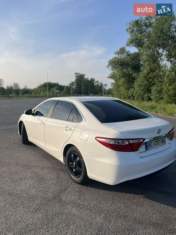 Седан Toyota Camry 2015 в Львове