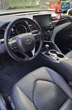 Седан Toyota Camry 2023 в 