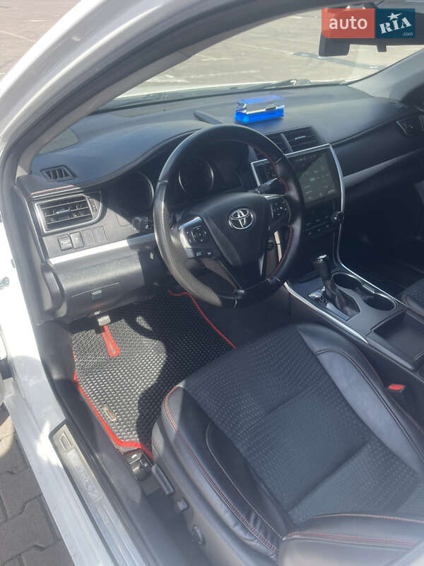 Седан Toyota Camry 2015 в Киеве фото 12 Седан Toyota Camry 2015 в Киеве