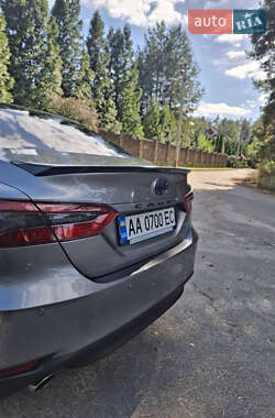 Седан Toyota Camry 2023 в 