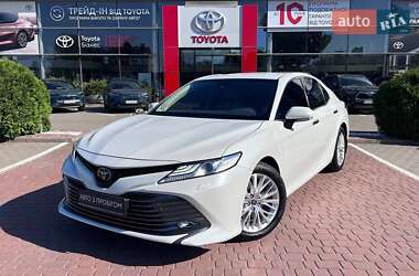 Седан Toyota Camry 2019 в Хмельницком